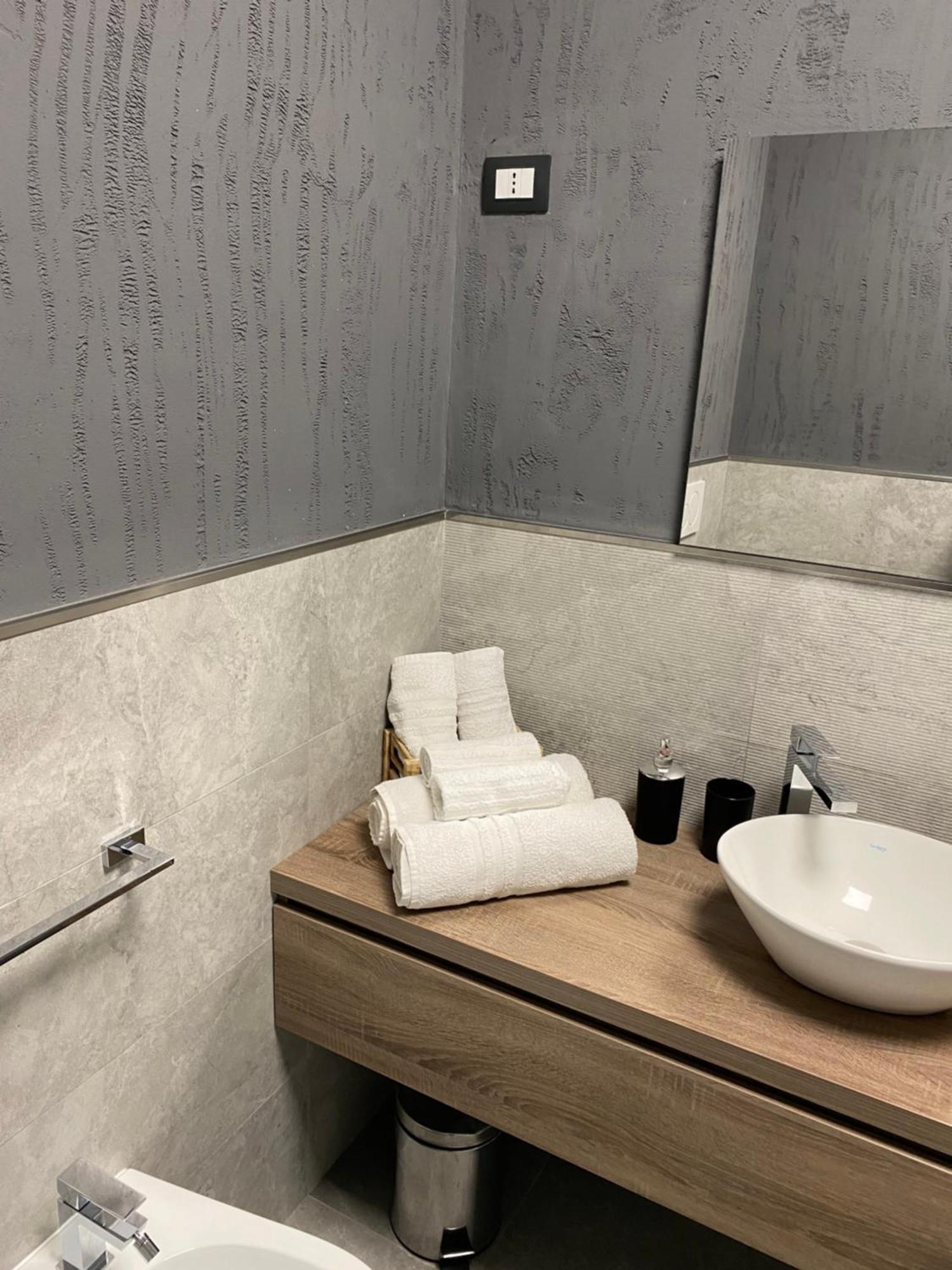 Apartment Cavour 68 Каляри Екстериор снимка