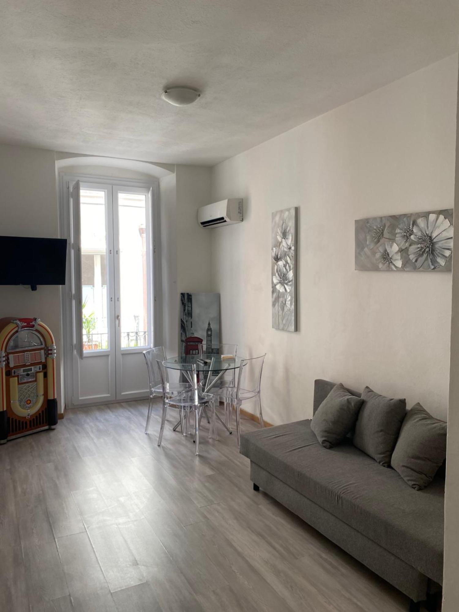 Apartment Cavour 68 Каляри Екстериор снимка